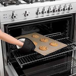 [11220500 / 1060235] OXO Good Grips Silicone Pot Holder, Black