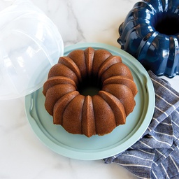 [50025] ****Nordic Ware Combo Set - Bundt Pan 12-cup Nonstick with Translucent Bundt Cake Keeper